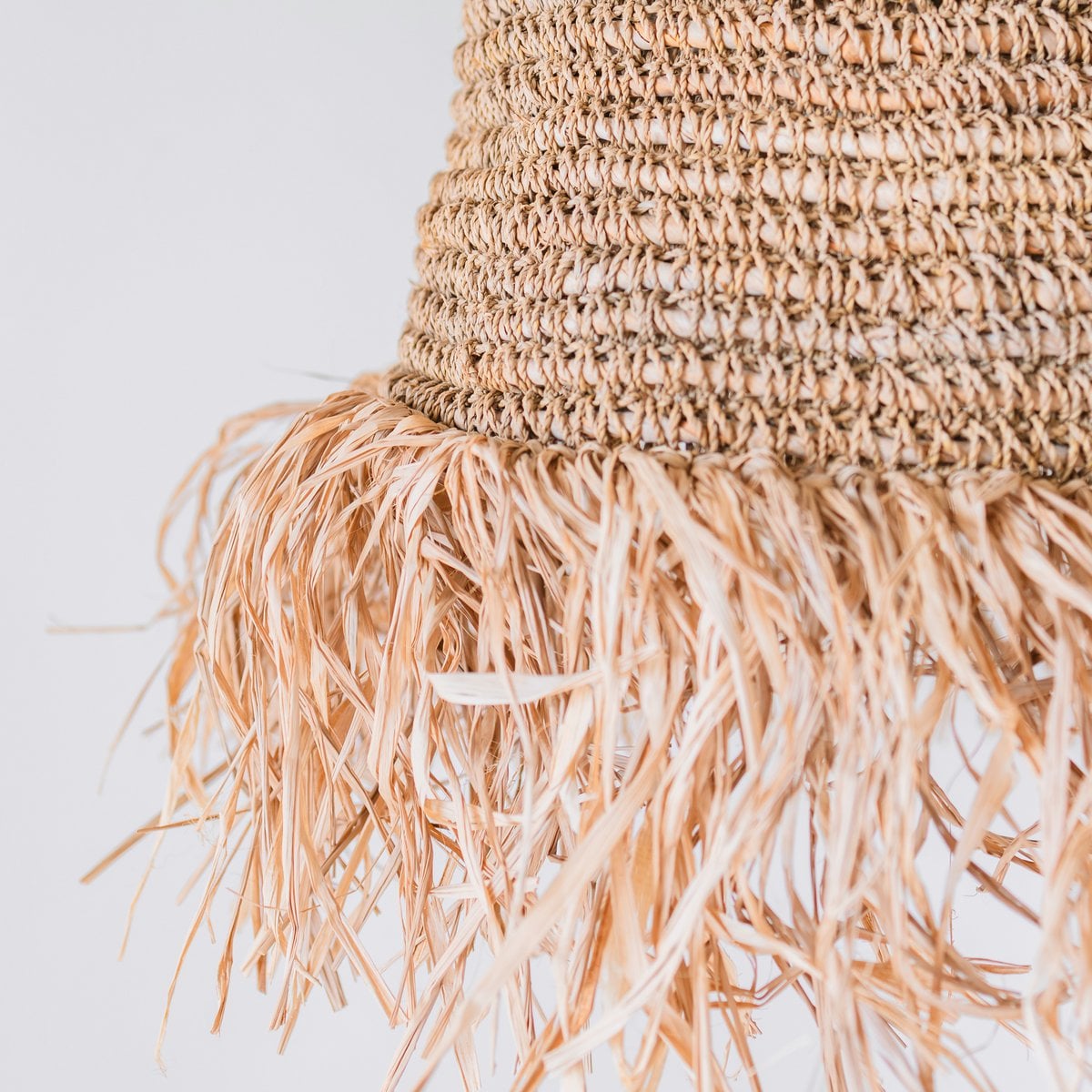 Raffia Boho Lampenkap – Hanglamp – Hanglamp – Handgeweven Plafondlamp met Lange Franjes (3 maten Ø 30/40/50 cm) KALIMA