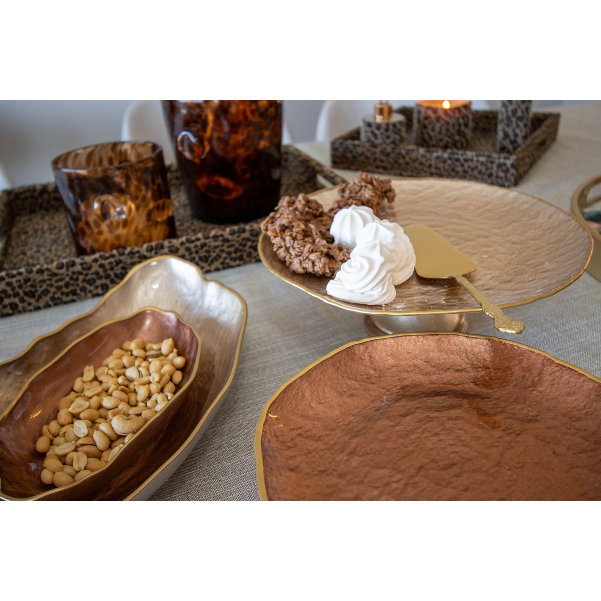 Beige cake gerecht vergulde rand 28 cm
