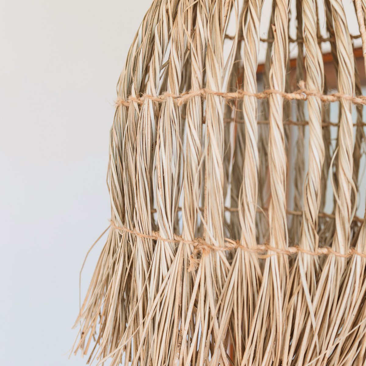 Plafondlamp van zeegras – Boho lampenkap hanglamp – natuurlijke hanglamp – grote trechtervormige zeegras lampenkap LAMPUNG (Ø 40 cm)