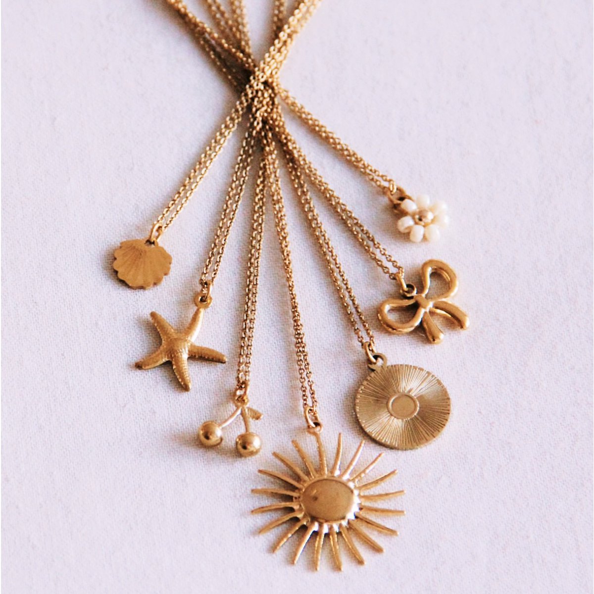 Fijne ketting met madeliefje bloem - crème