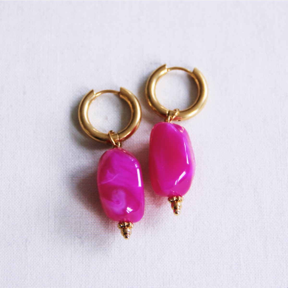 Brede ring met nugget-charme - fuchsia