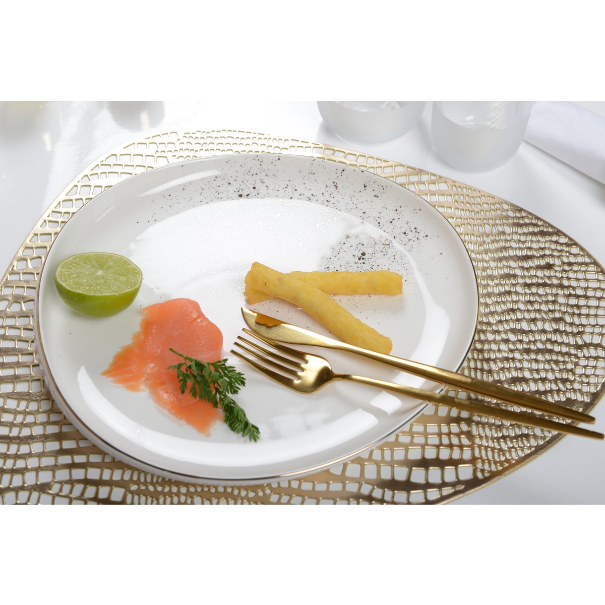 Witte ovale dessertplaat