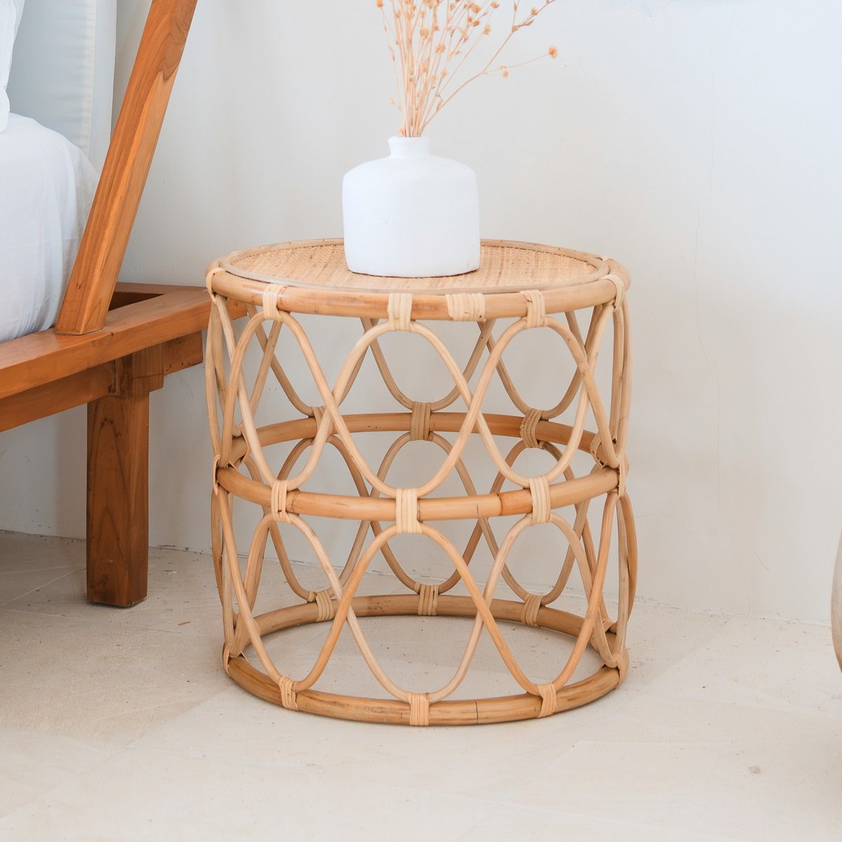 Ronde rotan bijzettafel – kleine boho salontafel – nachtkastje rotan beige – handgemaakte tafel gemaakt van natuurlijk rotan (Ø 45 cm) MUARA