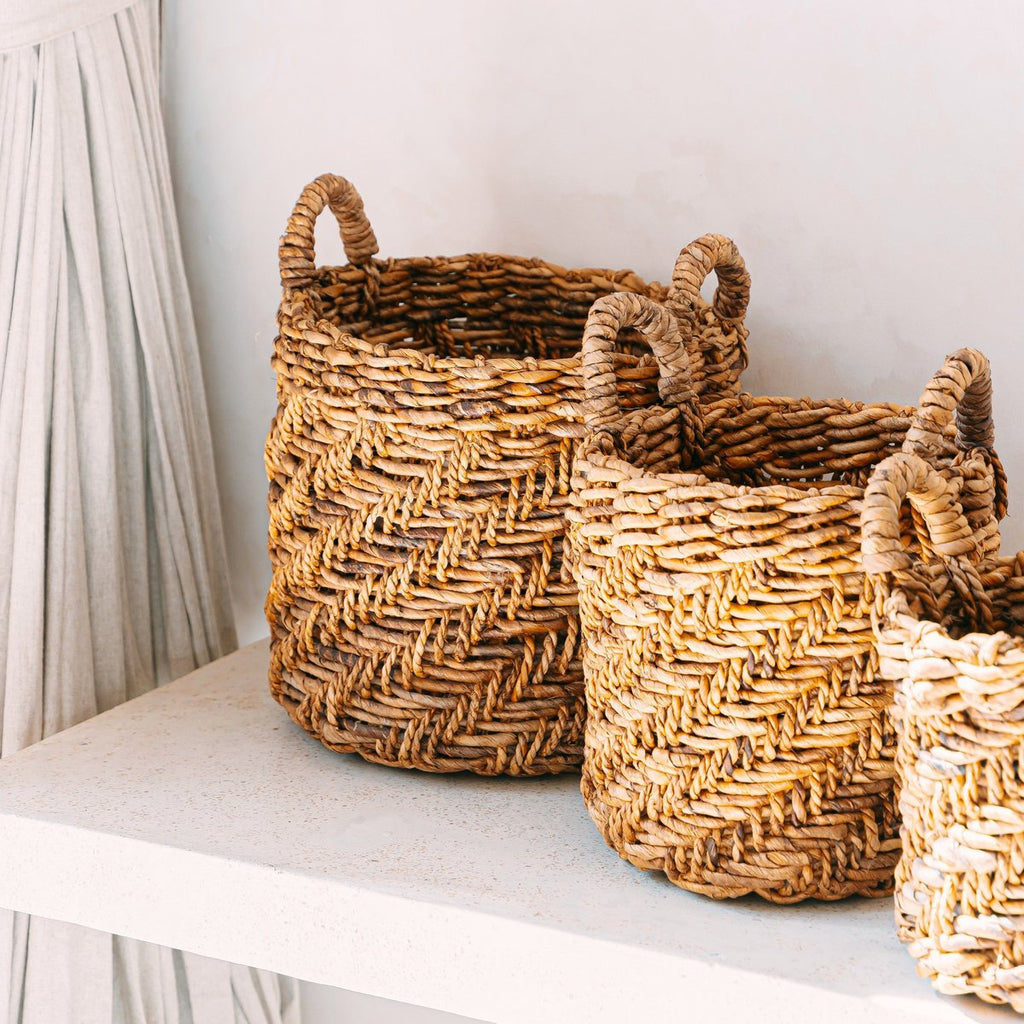Boho Wasserij of plantenmand - Ronde geweven opslagmand - Decoratieve mand gemaakt van bananenvezel (3 maten Ø 25/32/38 cm) Rinjani