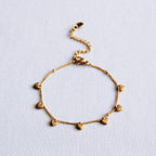 SA853: Bedelarmband met mini hartjes – goud